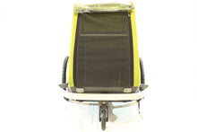 Lade das Bild in den Galerie-Viewer, Croozer Dog Jokke Detailansicht von Vorne mit Buggyrad und hochgeklappten Regenverdeck